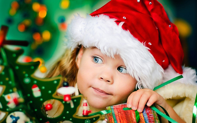children-girl-santa-claus-christmas-tree-gift-blue-eyes-hd-wallpaper