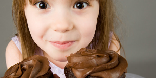 girl-with-chocolate-muffins